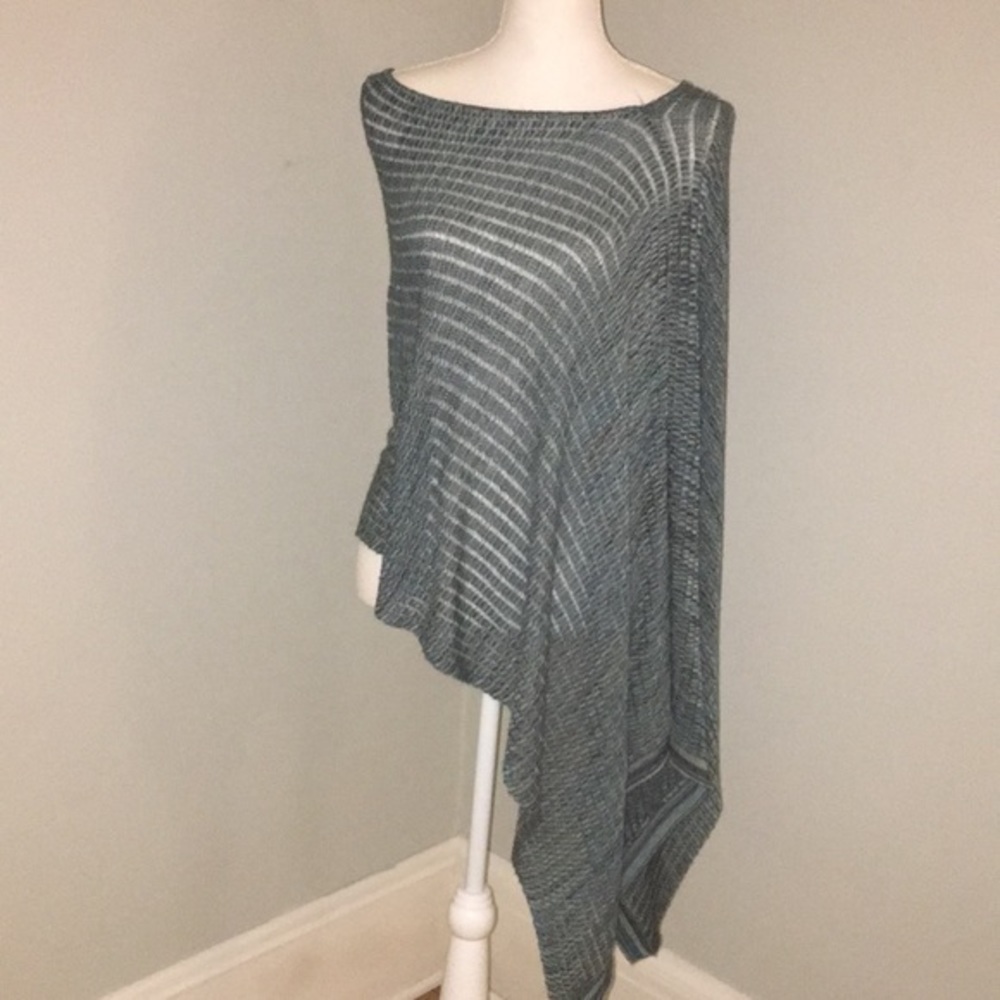 Allen B. By Allen Schwartz blue knit‎ shawl